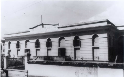 photo ancienne de la façade de la bibliothèque