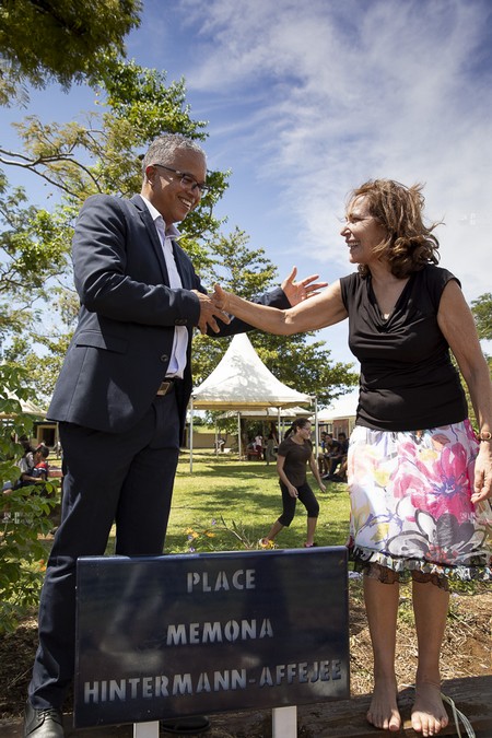 cyrille melchior et mémona hintermann inaugurent la "place Mémona Hintermann Affejee"