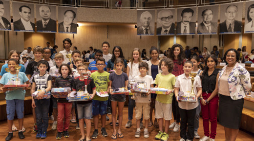 Marie Lyne SOUBADOU Vice-Présidente à l’Education a remis les prix aux lauréats 2018 du Championnat régional d’Ortographe de l’Océan indien