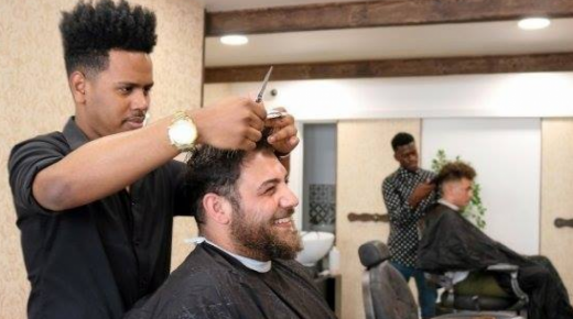 coupe et coiffure de cheveux