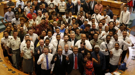 photo de groupe dans l'hémicycle du Département
