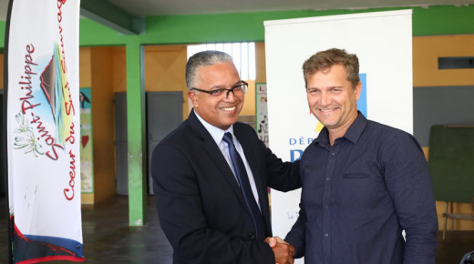 Cyrille Melchior et Olivier Rivière, le maire de Saint-Philippe