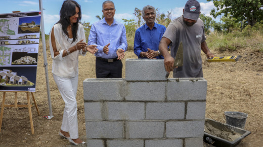 pose de la première pierre du chantier