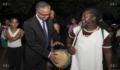 Cyrille MELCHIOR fait des percussions