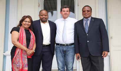 Daniel Gonthier, vice-président délégué à la Coopération reçoit à la Villa du Département Rapulane Sydney Molekane, l’ambassadeur d’Afrique du Sud