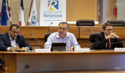 Fréderic Vienne, Président de la Chambre d'Agriculture, Serge Éric Hoareau, Vice-Président aux affaires agricoles du Département et Benoît Herlemont, adjoint au secrétaire général pour les affaires régionales à la Préfecture