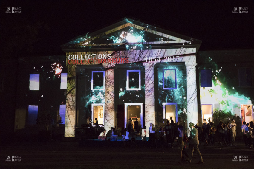 motif projeté sur le muséum, la nuit