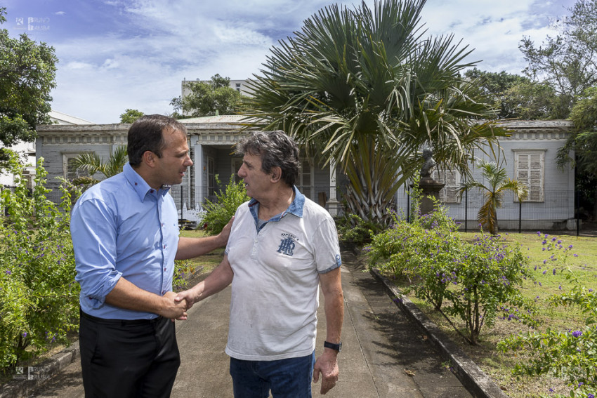 Rémy Lagourgue, conseiller Départemental et le directeur de développement associé d’Alsei OI, André Baron visitent le site