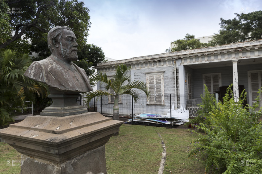 statue devant la villa classée