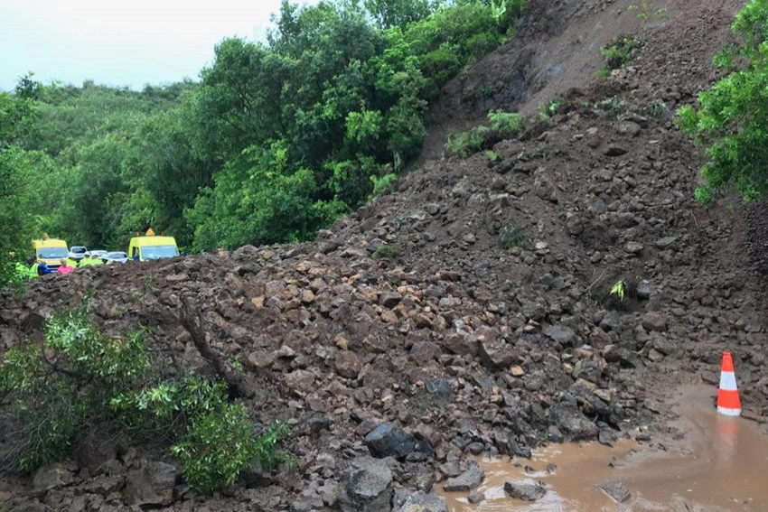 éboulis sur la route de la montagne