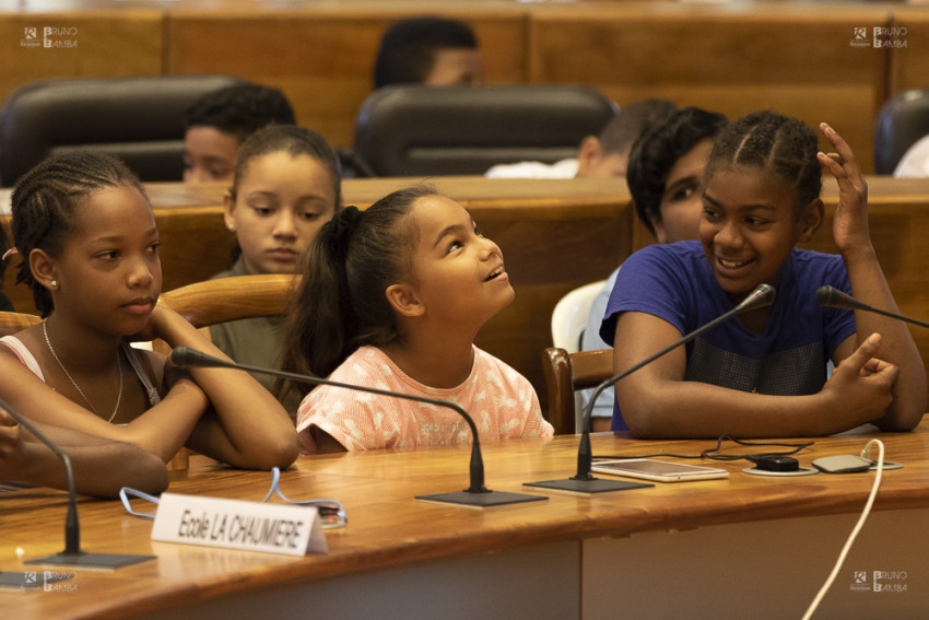 Des jeunes de l’école La Chaumière ont assisté aux débats