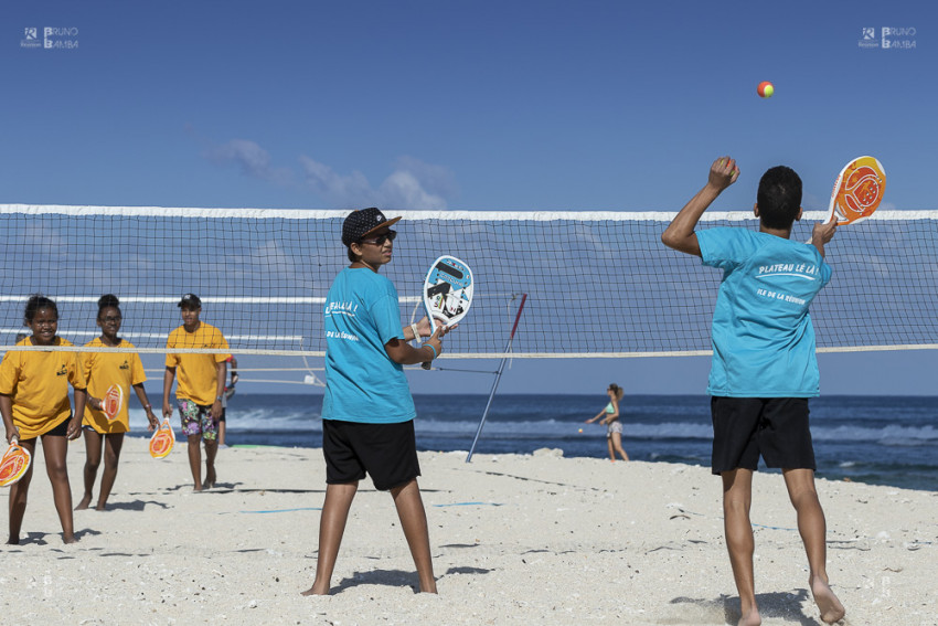 Match de Beach Tennis entre le Collège Plateau Caillou et celui de l’Oasis