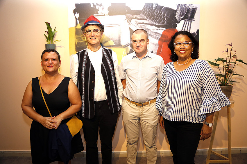 photo de groupe Gabrielle MANGLOU, artiste - René louis PESTEL, délégué à la culture à la mairie de Saint-Denis - Damien VAISSE, Directeur des Archives Départementales de La Réunion - Béatrice SIGISMEAU, Vice-Présidente déléguée aux Affaires culturelles, insertion par l'activité économique