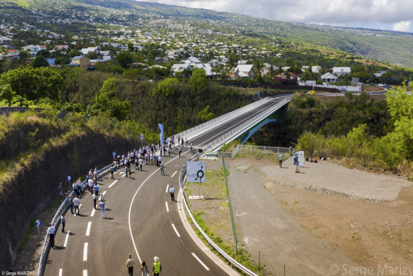 L'ouvrage d’art sur la ravine la Plaine relie la RD2 et la RD4