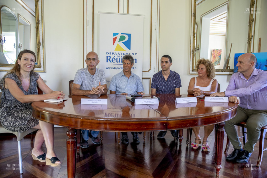 Escales outre-mer est soutenue par le Département de la Réunion représenté par Alain Armand et Yvette Duchemann, le Cirad en la personne de son directeur Eric Jeuffrault, et de nombreux autres partenaires