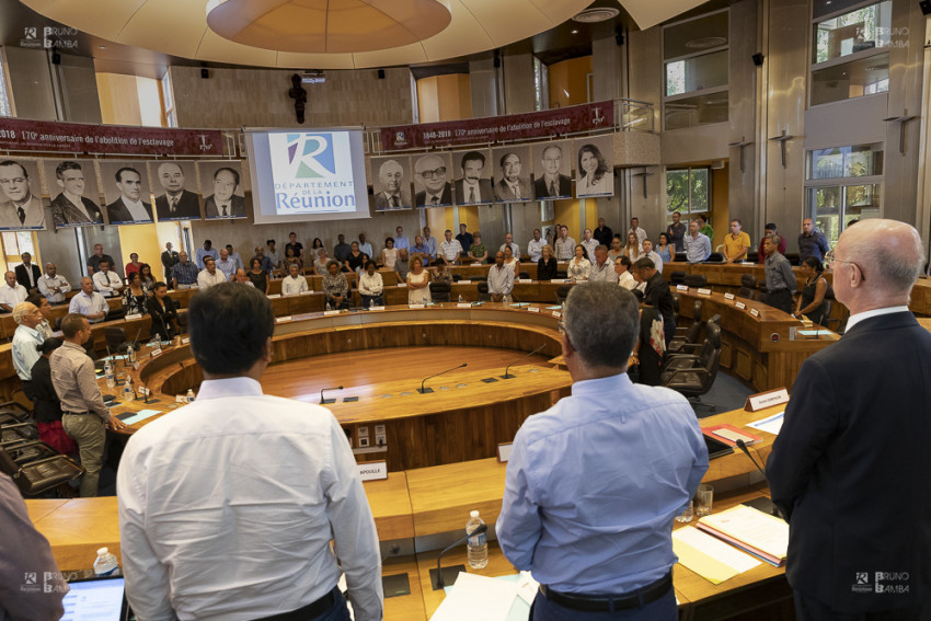 Les conseillers départementaux ont observé 1 minute de silence suite au drame survenu dans une famille réunionnaise