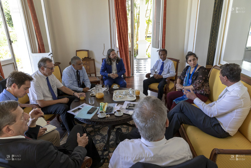 Réunion de travail avec le haut gouverneur du Rotary International et le Rotary Club de Saint Denis Bourbon