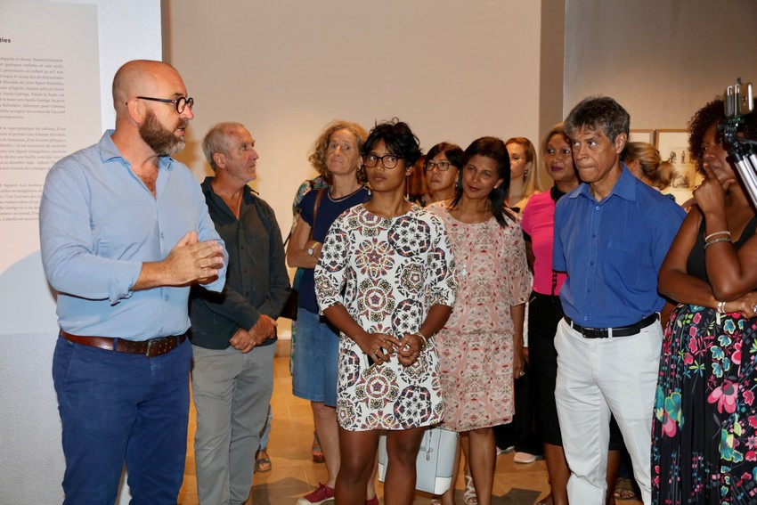 Bernard Leveneur directeur du musée léon dierx, présente l'exposition