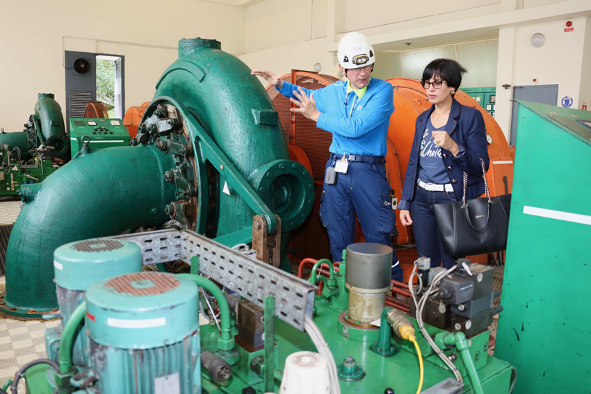 Claudette Grondin visite les infrastructures d'EDF