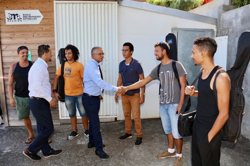 Le Président du Département rencontre les jeunes de cette école de musique