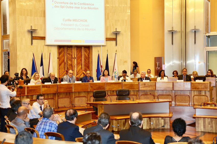 L'hémicycle du Département avec l'ensemble des participants de la conférence