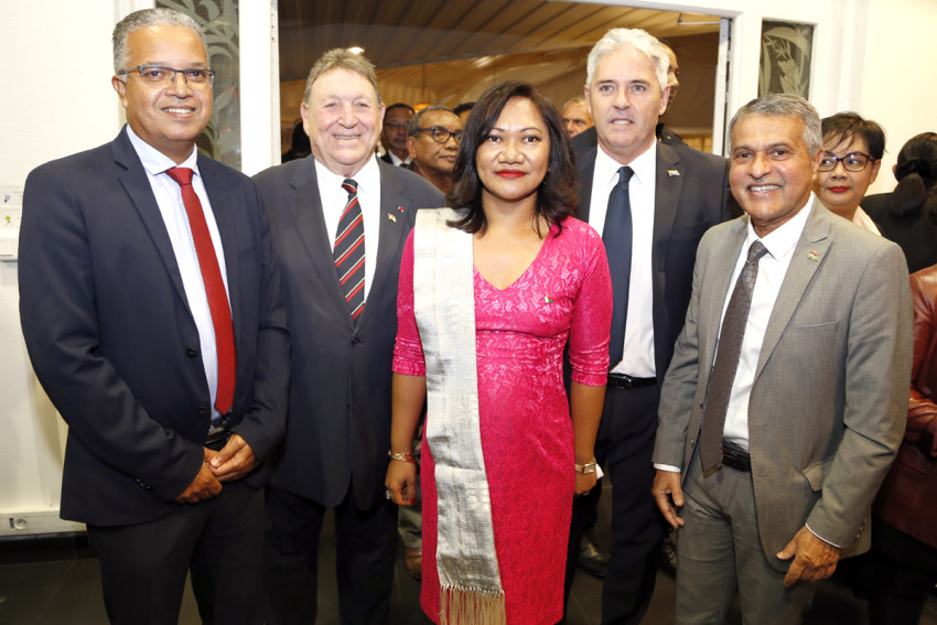 Cyrille Melchior, Président du Conseil Départemental, Jean-Claude Pech, Consul des Seychelles, Mialy ANDRIANIVO, consule de Madagascar, Didier BROCAS, Consul des Comores et  Younous  RAVATE, Consul de Maurice