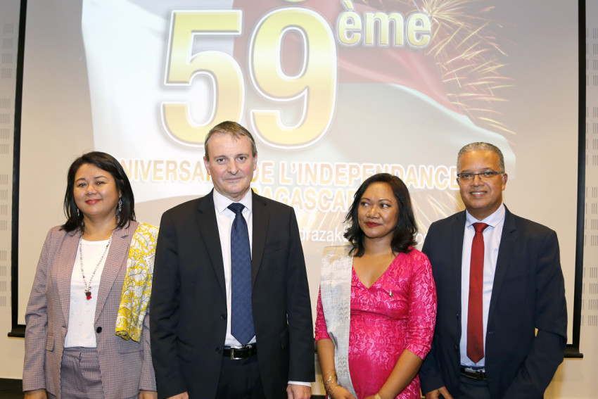 LEE MOW SIM Lynda, Conseillère Régionale à la Coopération, Jacques BILLANT, Préfet de la Réunion, Mialy ANDRIANIVO, consule de Madagascar et Cyrille Melchior, Président du Conseil Départemental