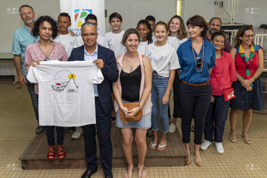 Le projet « Voir le Langtang Réunion Népal 2020 » est une initiative de deux équipes d’enseignement des collèges Antoine Soubou et Célimène Gaudieux