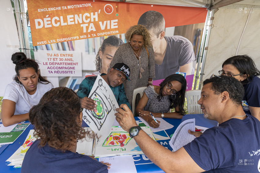 des familles ont également participé à un concours de dessin sur le thème « un repas en famille »