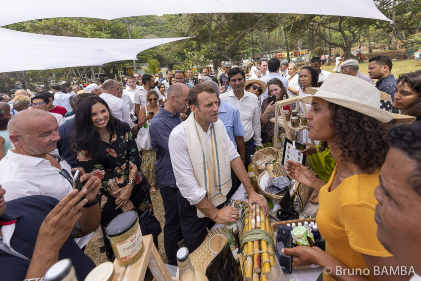 Le Président découvre les produits locaux