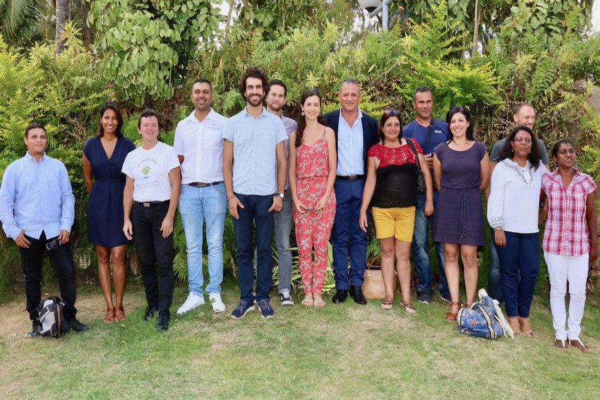 Les finalistes posent dans le jardin du Village Corail