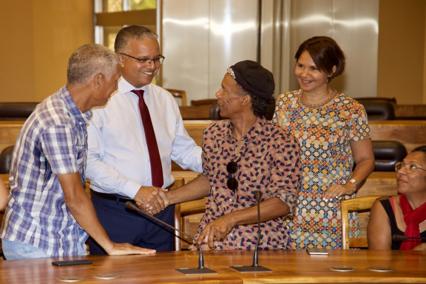 le Président du Département salue les personnalités présentes, en compagnie de la Directrice de la Culture