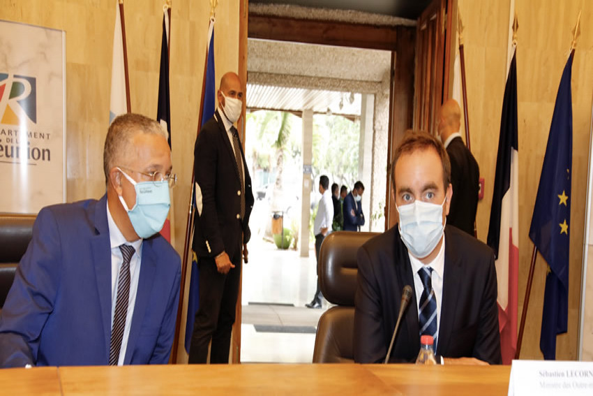 Le Président Cyrille Melchior et le Ministre des Outremers, Sébastien Lecornu dans l'hémicycle du Département