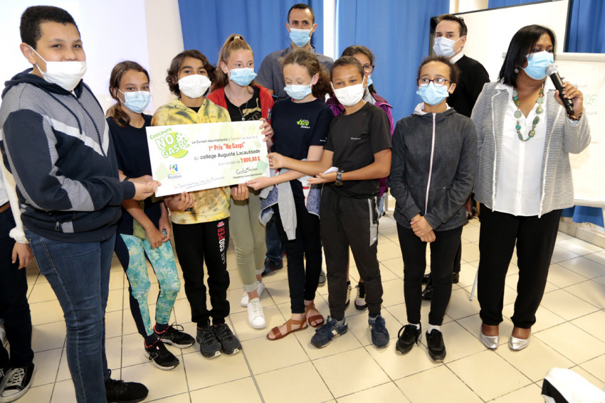 Félicitations à l'équipe du collège Auguste Lacaussade à Salazie 