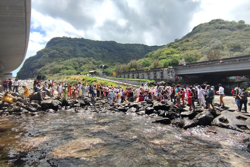 Procession et hommage des fédérations et associations aux engagés face à la mer