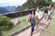 claudette grondin visite les nouveaux équipements au volcan