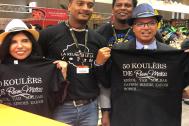 cyrille melchior et nassimah dindar aux cotés des exposants avec un t-shirt aux couleurs de produit local