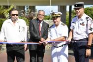 Michel Fontaine Maire de Saint-Pierre, Cyrille Melchior président, Frédéric Carre, Sous-Préfet de Saint-Paul et Colonel Thierry Chabas, Directeur départemental adjoint du SDIS 974 coupent le ruban pour l'inauguration