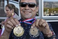 Désiré, champion de HandiDanse, arbore fièrement ses médailles d’Or et d’Argent