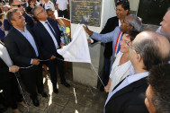 La plaque d'inauguration de la Mairie Sociale dévoilée par le Président du Département, Cyrille MELCHIOR , le Président de la Région, Didier ROBERT , Le maire de St-André, Jean-Paul VIRAPOULLE, le 1er vice-président du Département, Jean-Marie VIRAPOULLE et de la Ministre des outre-mer, Annick GIRARDIN