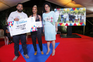 Remise des prix par Béatrice SIGISMEAU, 2ème Vice-présidente du conseil Départemental et Présidente du Jury dans la catégorie "Prix du Jury" aux finalistes, Mr David VACARME et Mme Emmanuelle THIONVILLE