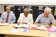Cyrille MELCHIOR, Jean-Paul VIRAPOULLÉ et Jean-Luc ANSEL signent la convention