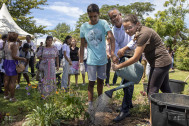 Les collégiens ont planté un "bois de cannelle" et un "bois maigre" en présence du Président du Conseil départemental