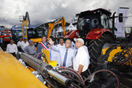 les machines agricoles et les tracteurs sont en bonne place dans la foire de Bras Panon