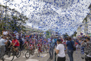 Le Vélo Club de l'Est, sous les paillettes lors du défilé inaugural des associations de la ville
