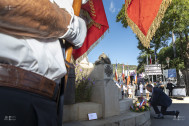 Cyrille Mechior dépose une gerbe au pied du monument