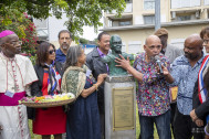 L'artiste Nelson Boyer a sculpté le buste de Toussaint Louverture