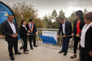 Les élus dévoilent la plaque d'inauguration