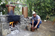 distillation de géranium à Mascarin Jardin Botanique dans le cadre des journées du patrimoine 2019