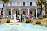 La délégation en visite dans les jardins de la Villa du Département